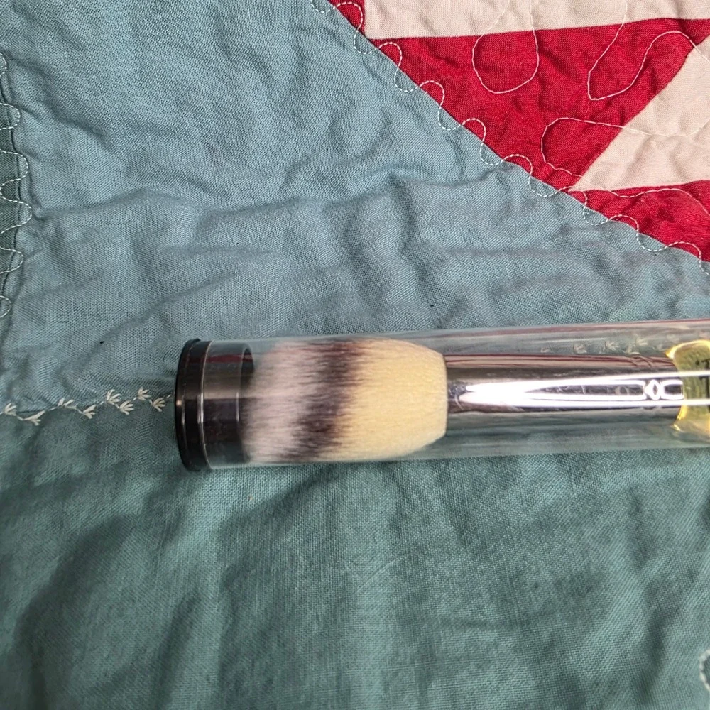 IT Cosmetics Heavenly Luxe French Boutique Blush Brush No 4 Angled Makeup Brush